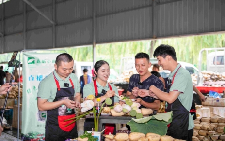 做好“雙服務(wù)”：嘉昕小廚房開播，本期主角---蓮藕